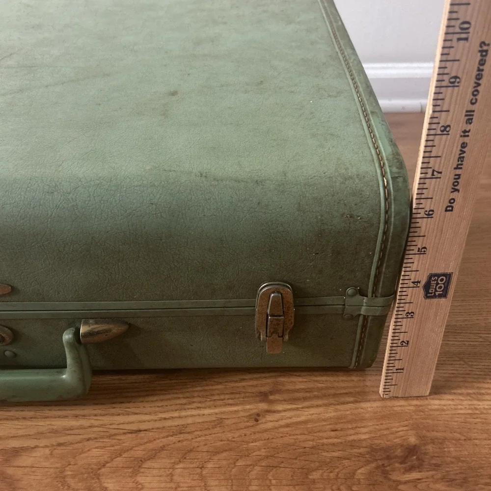 Vintage 1950s Taperlite Green Leather Suitcase Green   L 21 x W 17 x H 7 No Key